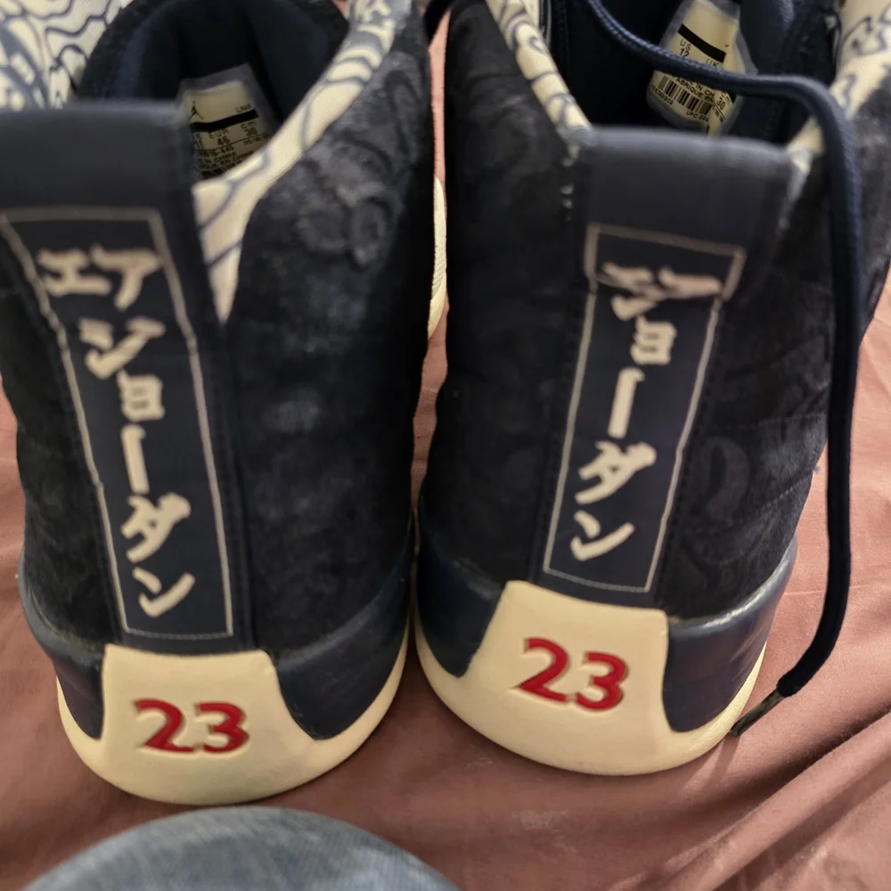 Jordan Sneakers with Red Insole and Black Pattern - Picture 4 of 5